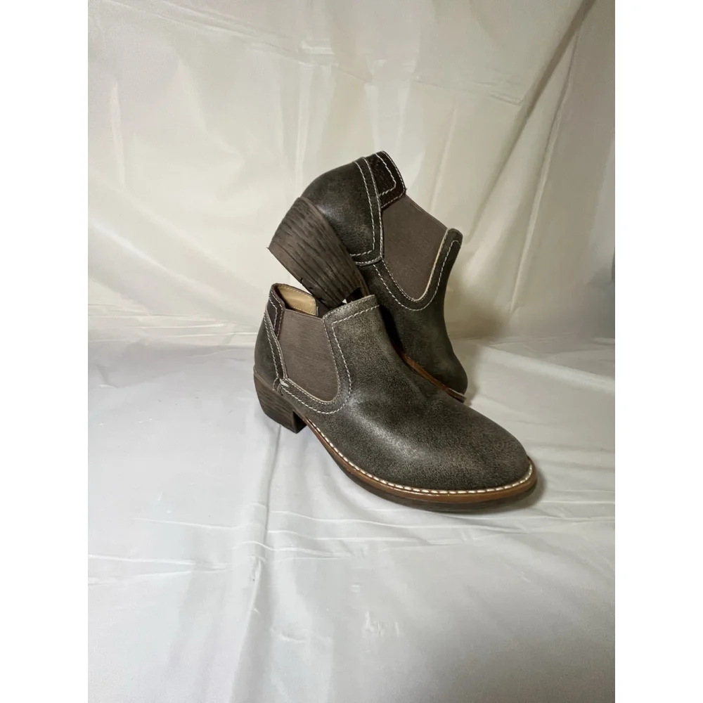 Biza size 36/ 5.5-6  Carson Gray Leather Slip On Booties
